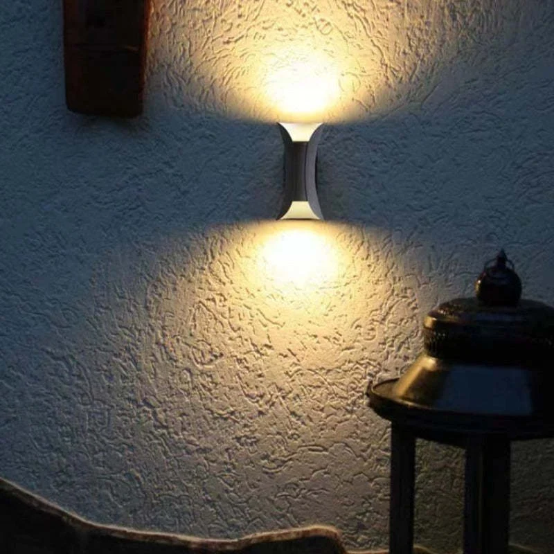 Elegant LED Væglampe med Energibesparende Funktion