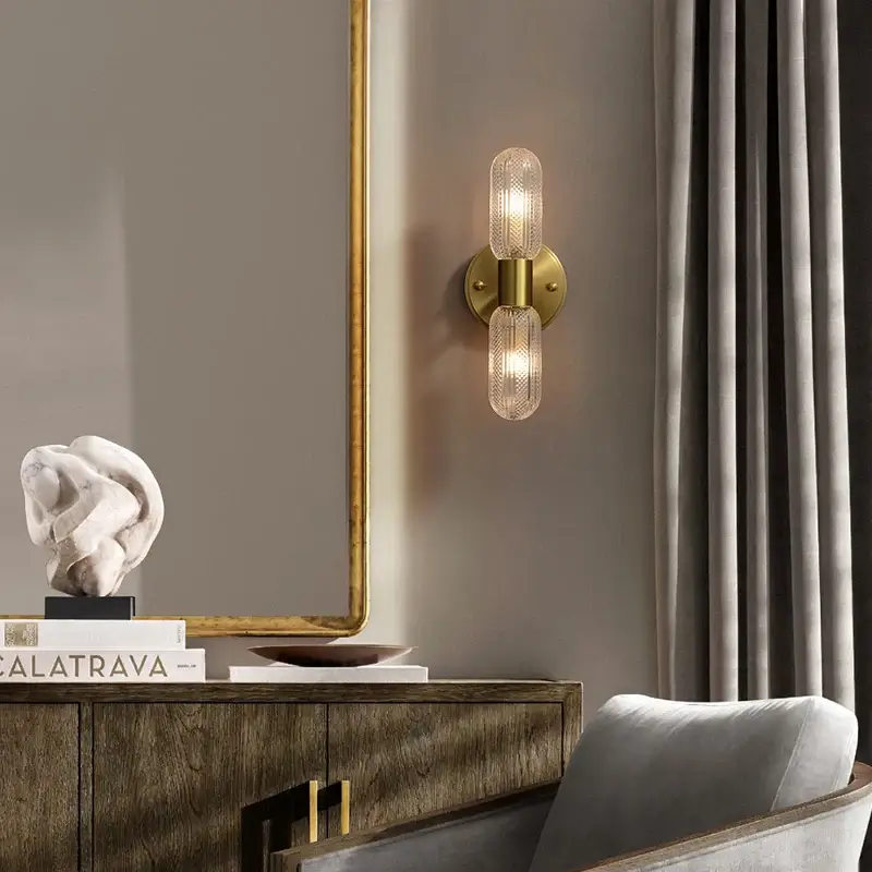 Elegant Væglampe i Guld – Tidløs Stil og Blød Belysning