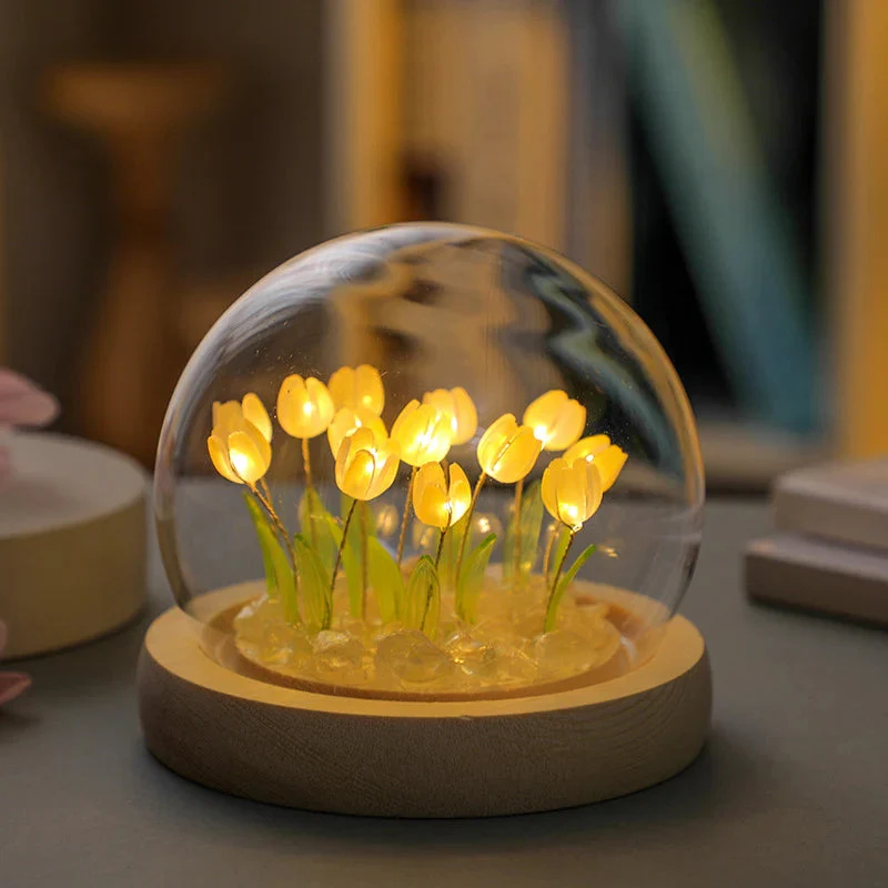 Tulipan Nattelys i Glaskuppel – Skab Hygge og Elegance
