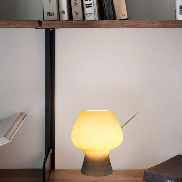 Vintage Bordlampe med Hyggebelysning og Klassisk Design