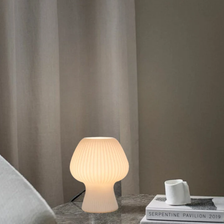 Vintage Bordlampe med Hyggebelysning og Klassisk Design