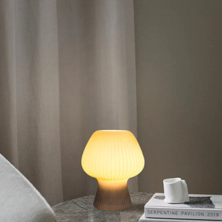 Vintage Bordlampe med Hyggebelysning og Klassisk Design