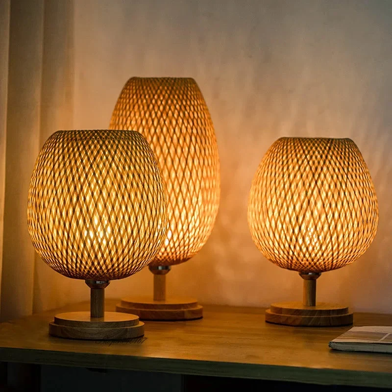 Bambusbordlampe med varm belysning og tidløs elegance