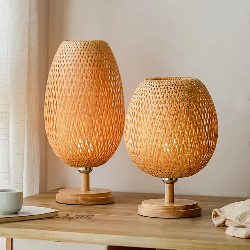 Bambusbordlampe med varm belysning og tidløs elegance