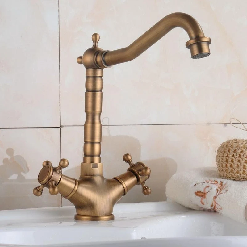 Elegant Vintage Badeværelsesarmatur med Tidløst Design