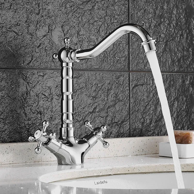 Elegant Vintage Badeværelsesarmatur med Tidløst Design