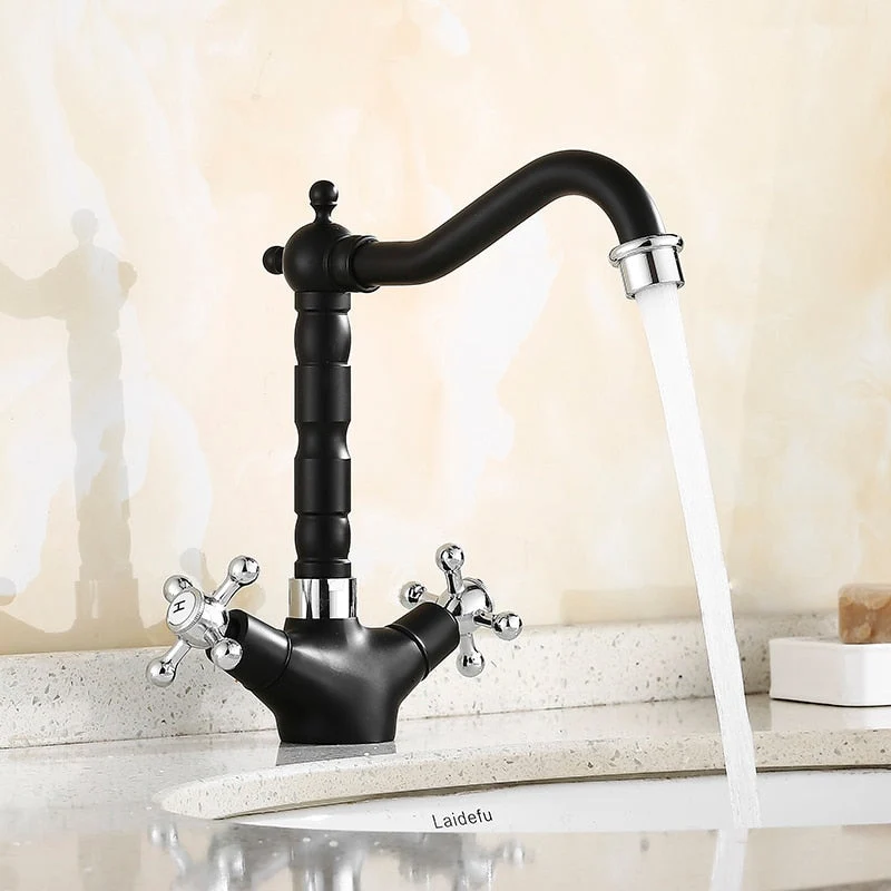 Elegant Vintage Badeværelsesarmatur med Tidløst Design