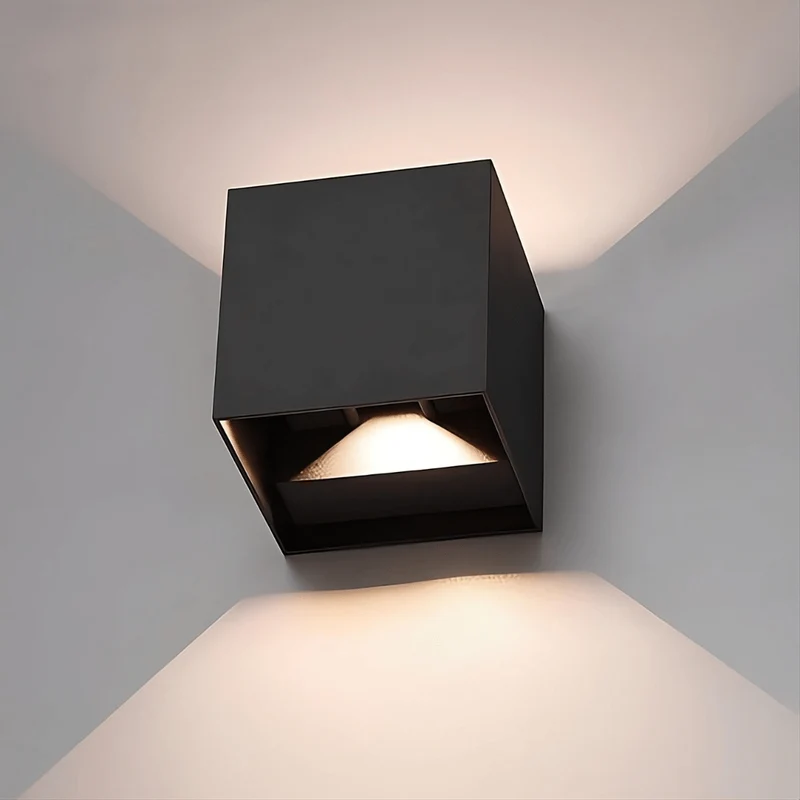 Elegant LED-væglampe med sensor for automatisk belysning