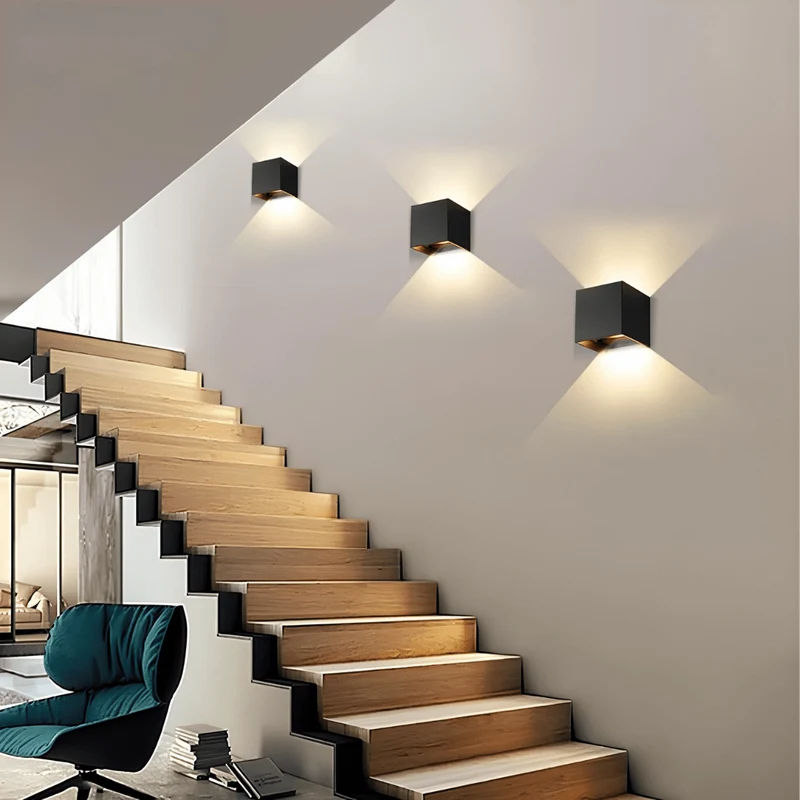 Elegant LED-væglampe med sensor for automatisk belysning