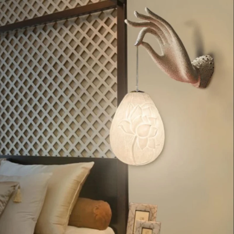 Unik Væglampe med Skulpturalt Design og Blødt Lys