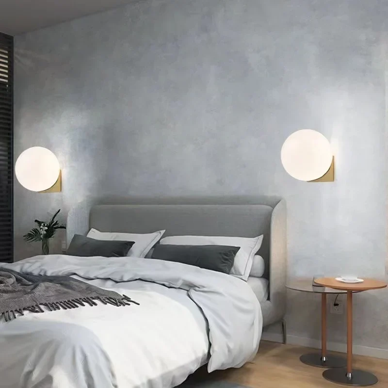 Elegant Væglampe med Blødt Lys til Hygge og Afslapning