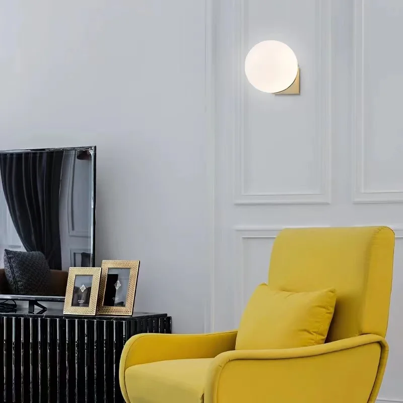 Elegant Væglampe med Blødt Lys til Hygge og Afslapning