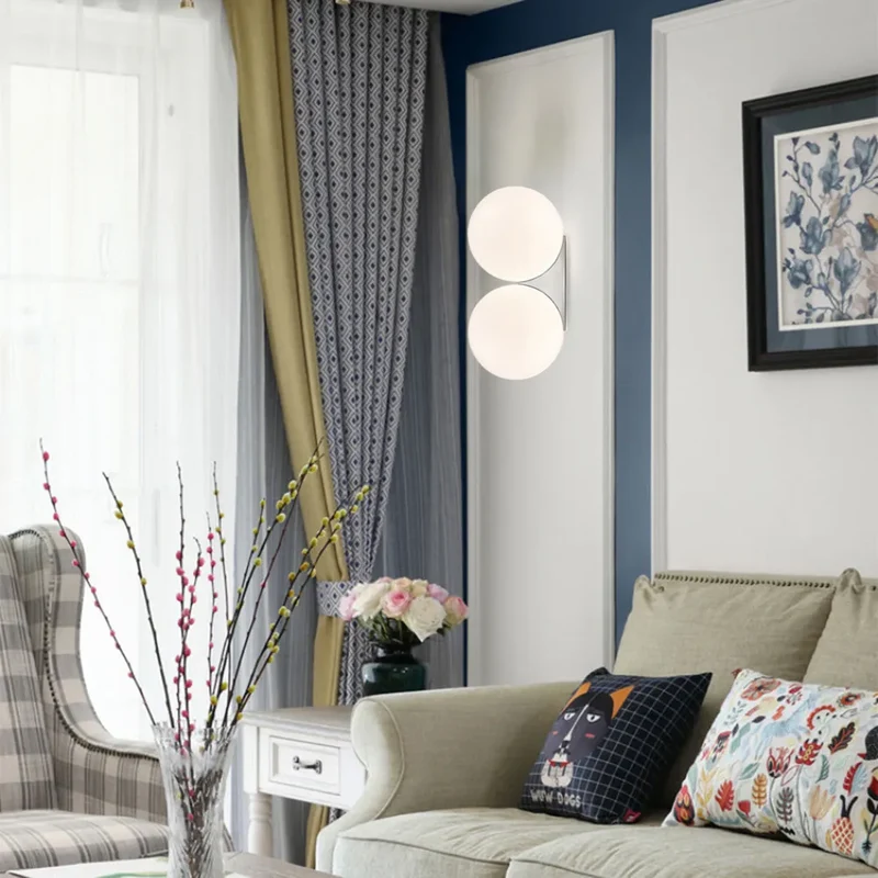 Elegant Væglampe med Blødt Lys til Hygge og Afslapning