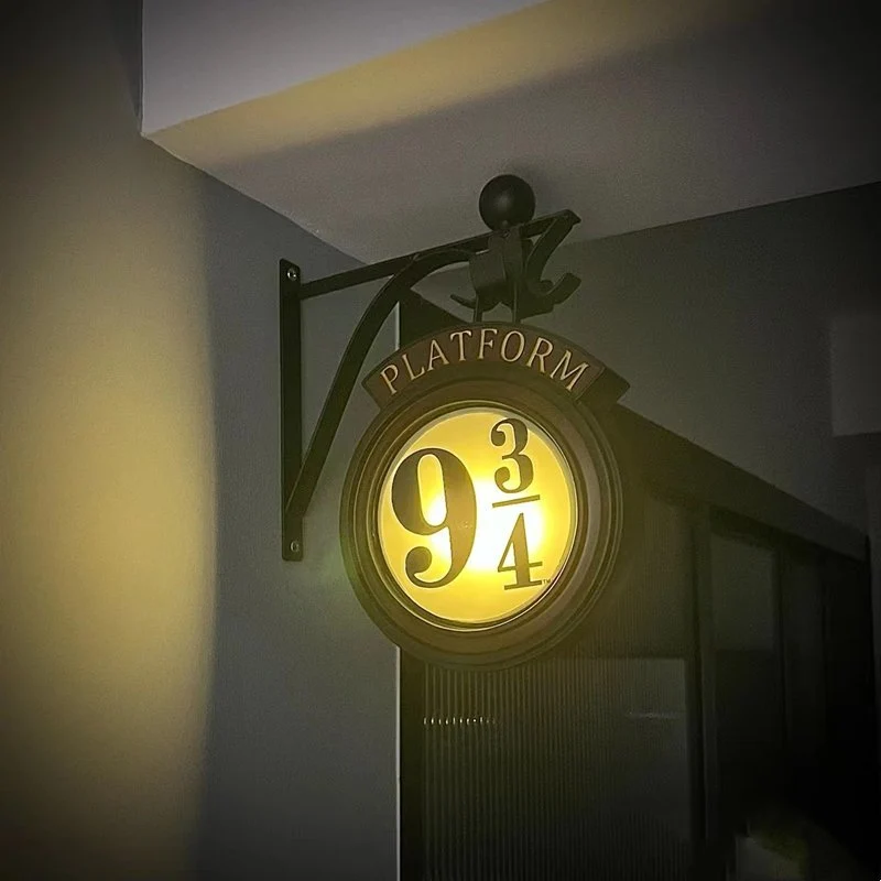 Elegant Væglampe med Historisk Design og Hyggebelysning