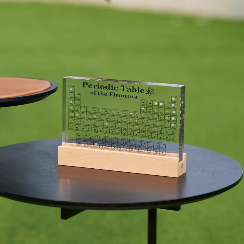 Elegant Akryl Periodisk System Lampe med Ægte Elementer