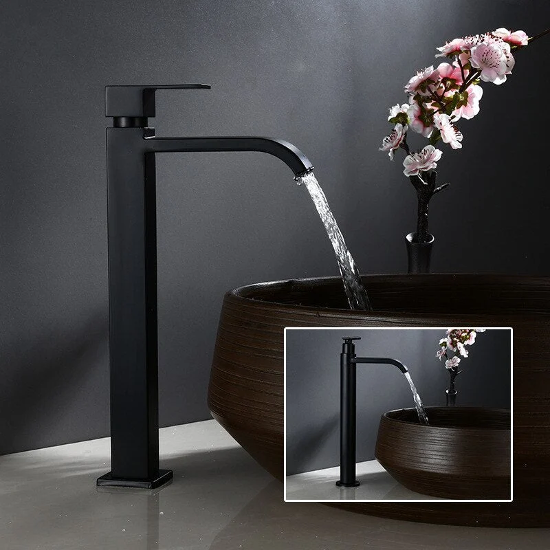 Elegant Mat Sort Vandhane med Enkel Greb og Moderne Design