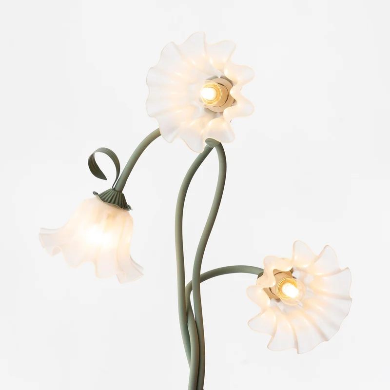 Flot Gulvlampe med Blomstrede Glas og Varm LED-belysning