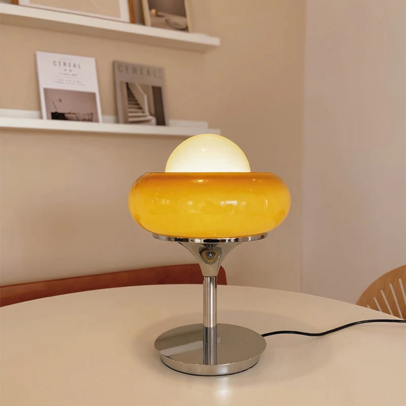 Retro Bordlampe i Gult Glas – Skab Hygge og Stil