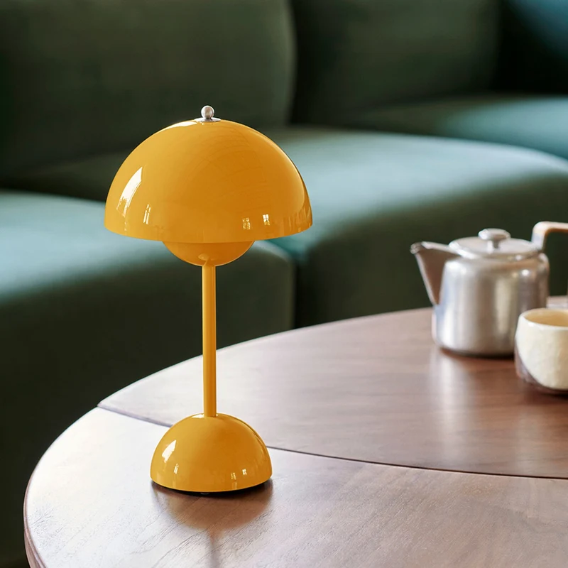 Moderne Jern Natbordslampe – Energibesparende & Stilfuld