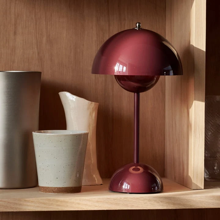 Moderne Jern Natbordslampe – Energibesparende & Stilfuld