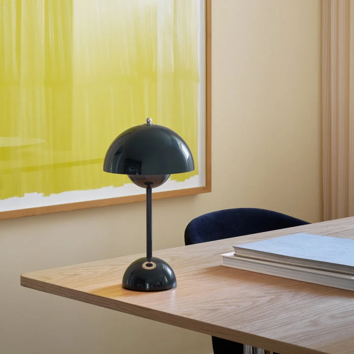 Moderne Jern Natbordslampe – Energibesparende & Stilfuld