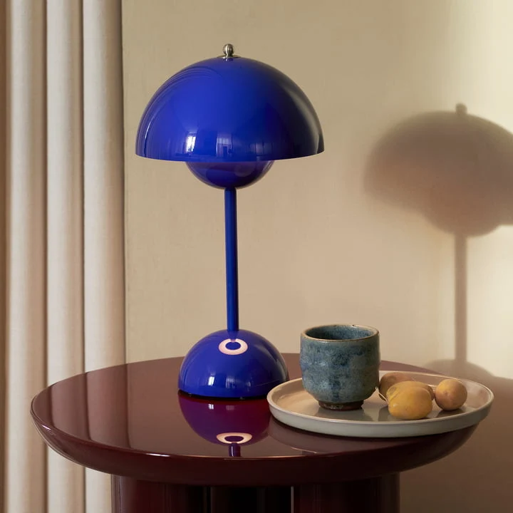 Moderne Jern Natbordslampe – Energibesparende & Stilfuld