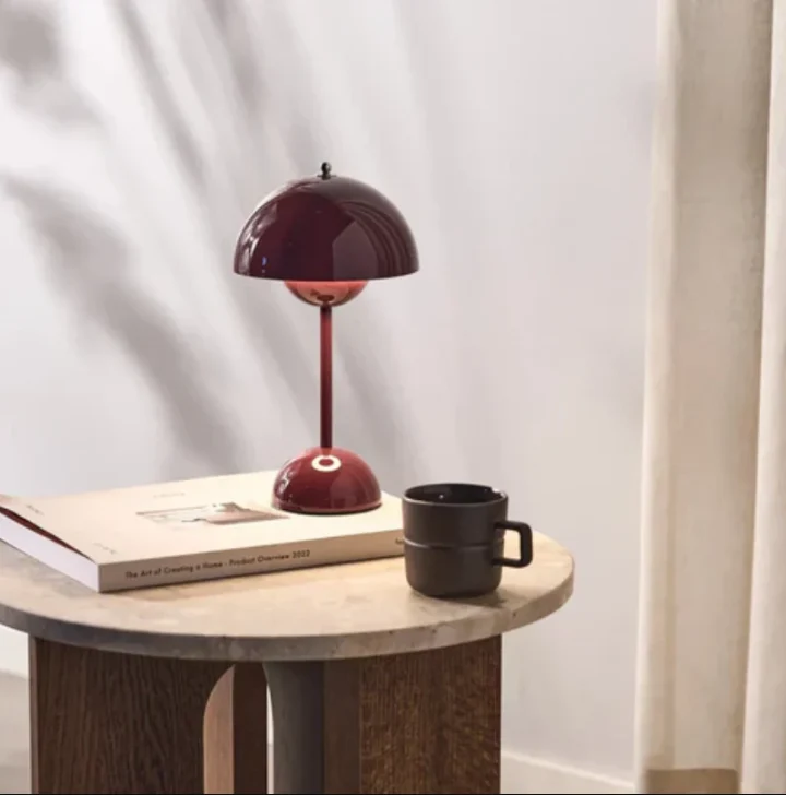 Moderne Natlampe med Berøringskontrol og Justerbar LED