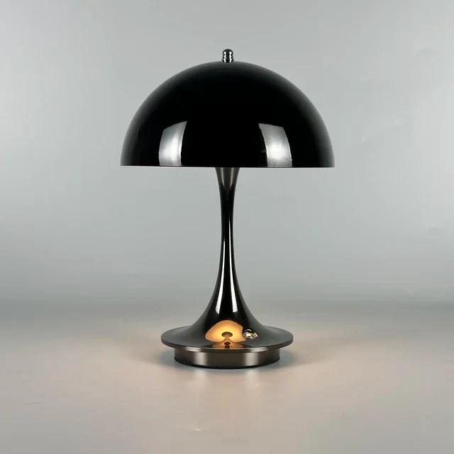 Trådløs Natlampe med Genopladelig LED og Stilrent Design