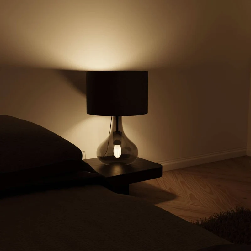 Moderne Natlampe med Dobbeltpære og Elegant Metaldesign