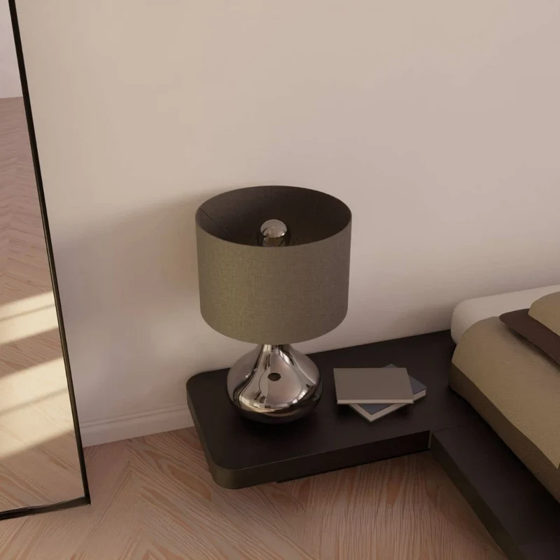 Moderne Natlampe med Dobbeltpære og Elegant Metaldesign