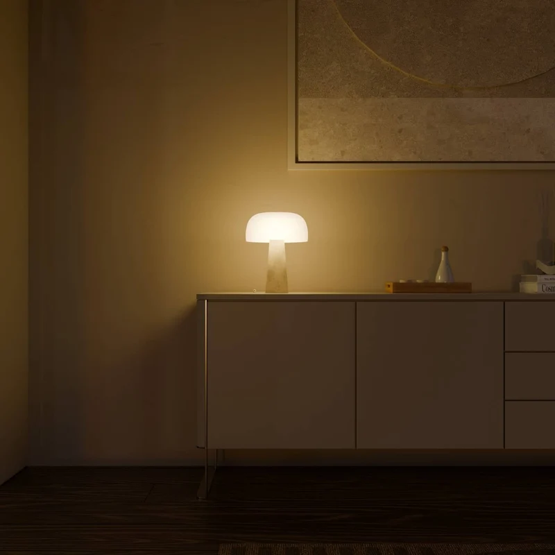 Elegant Natlampe i Travertin og Opalglas til Moderne Hjem
