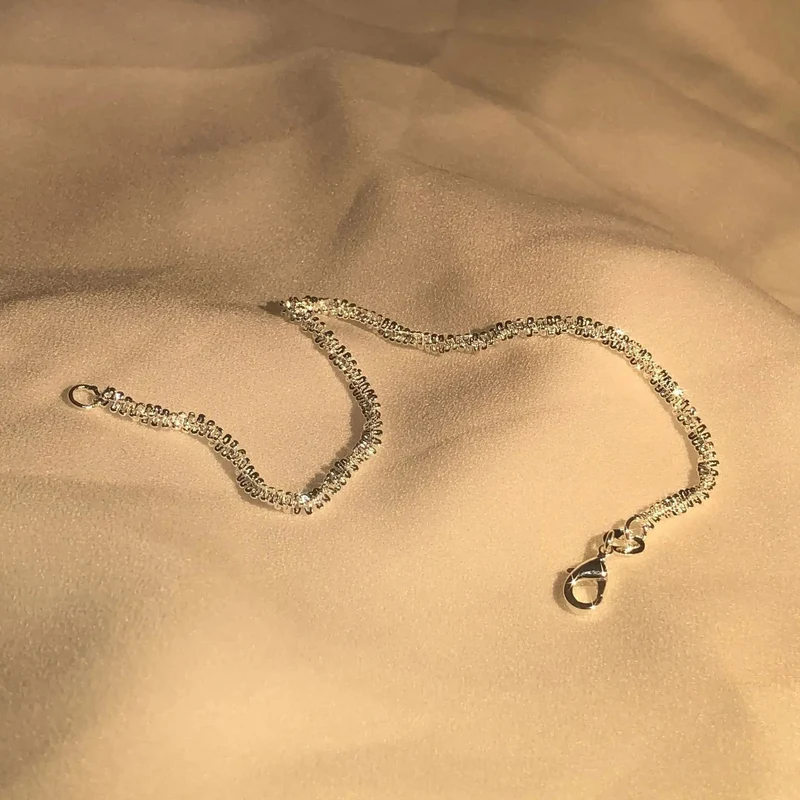 Elegant Sølv Armbånd med Vandinspireret Design, Perfekt Gave