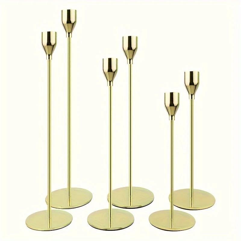Guldfarvede Lysestager i Metal - Elegant og Moderne Design
