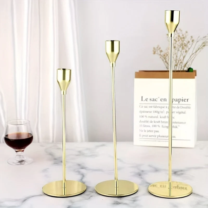 Guldfarvede Lysestager i Metal - Elegant og Moderne Design
