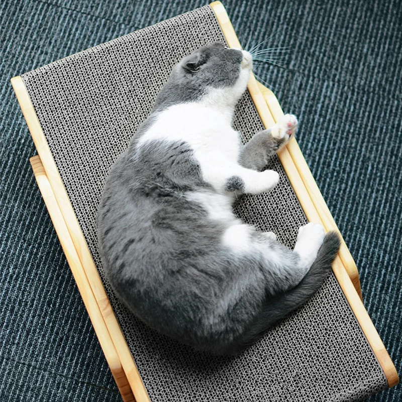 Justerbart Kradsebræt til Katte i Holdbart Trædesign