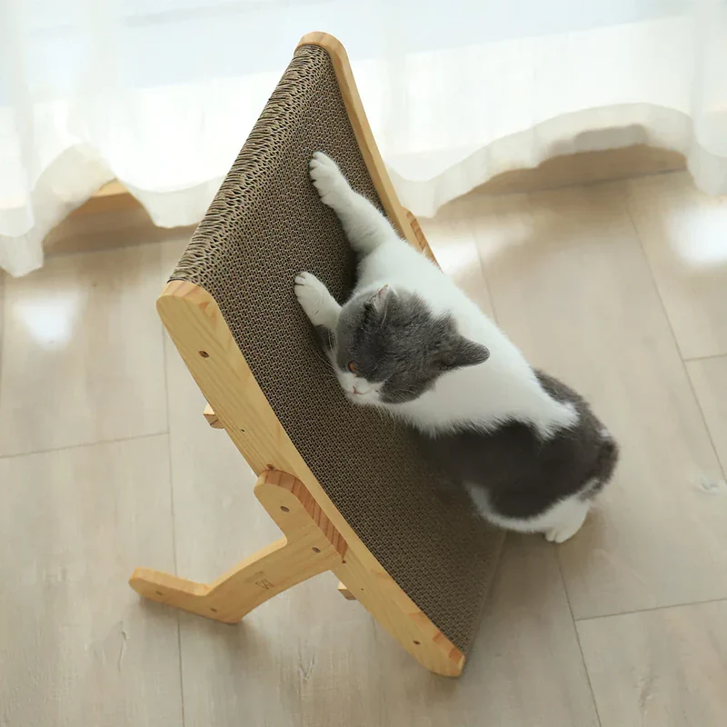 Justerbart Kradsebræt til Katte i Holdbart Trædesign
