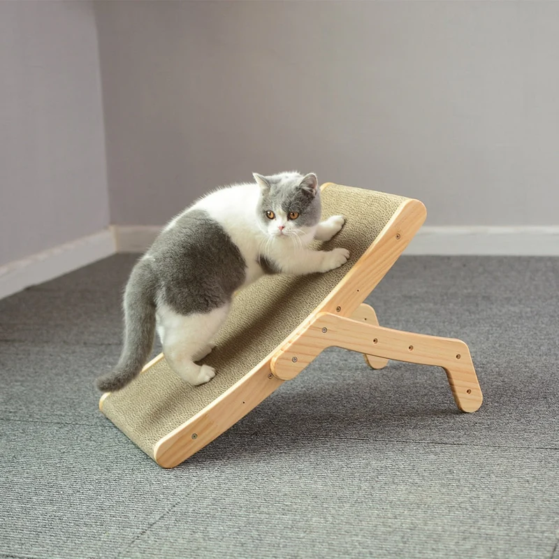 Justerbart Kradsebræt til Katte i Holdbart Trædesign
