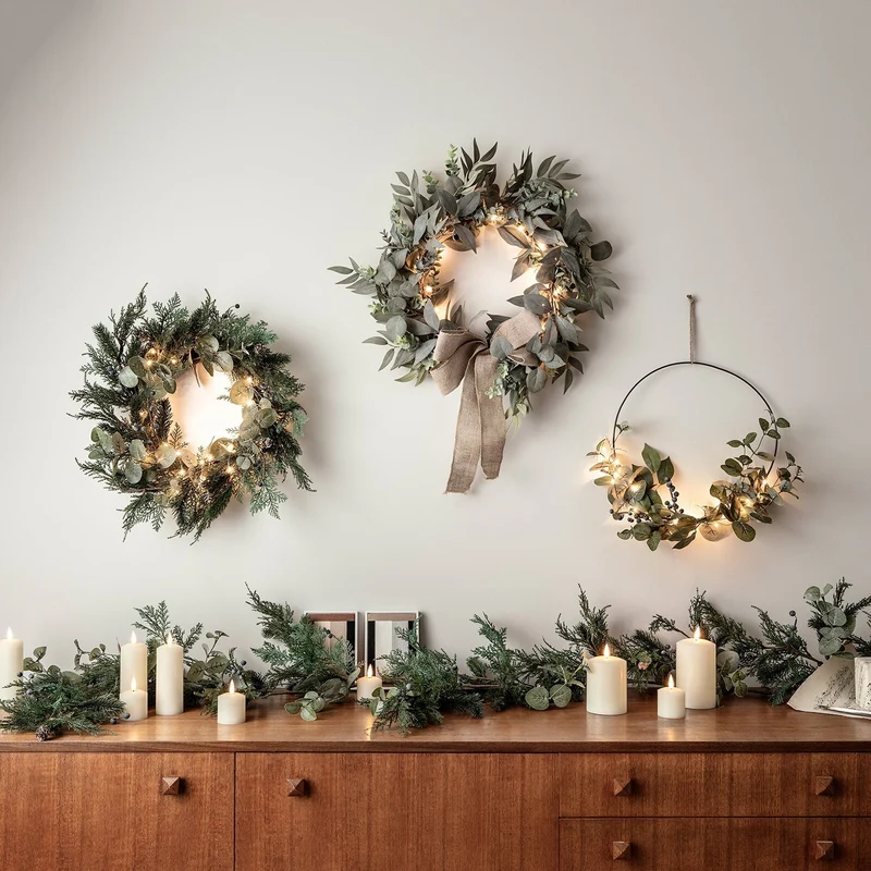 Julekrans med LED Lys og Eucalyptus - Naturlig Skønhed