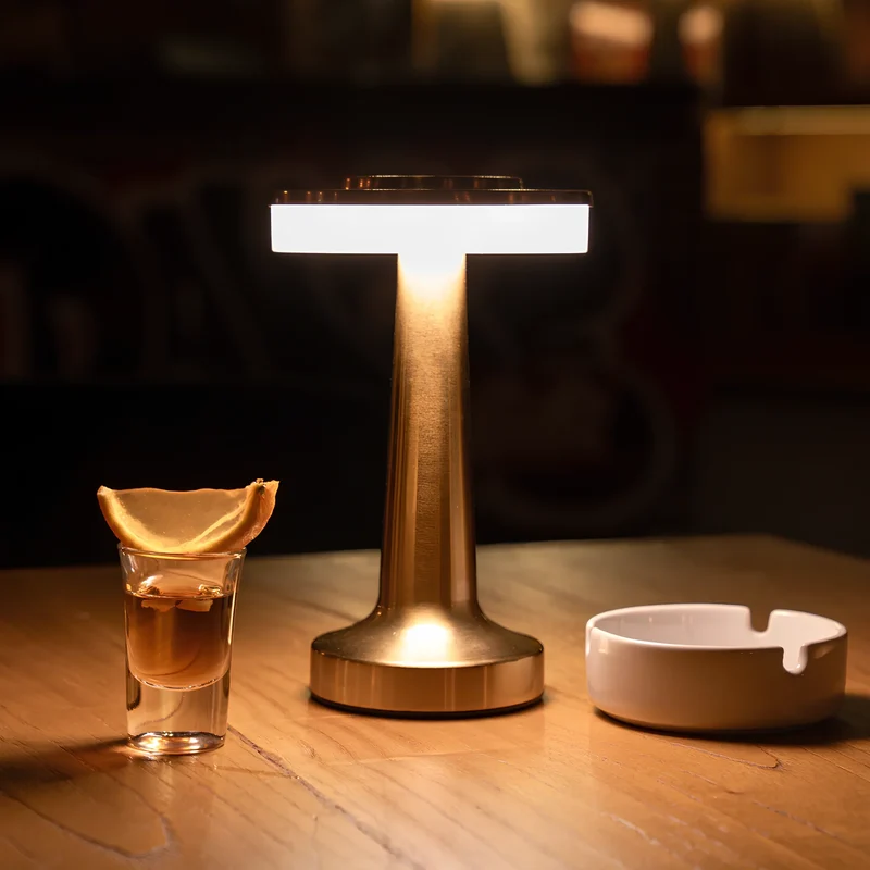 Trådløs LED Bordlampe med Genopladeligt Batteri
