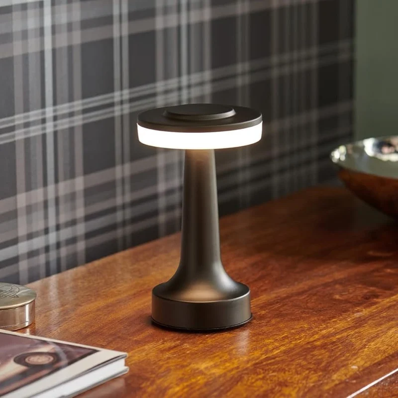 Trådløs LED Bordlampe med Genopladeligt Batteri