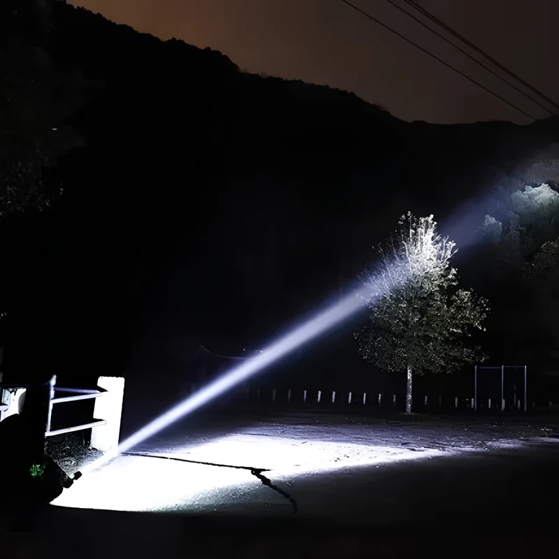 Genopladelig LED Lommelygte med Lang Rækkevidde og Zoom