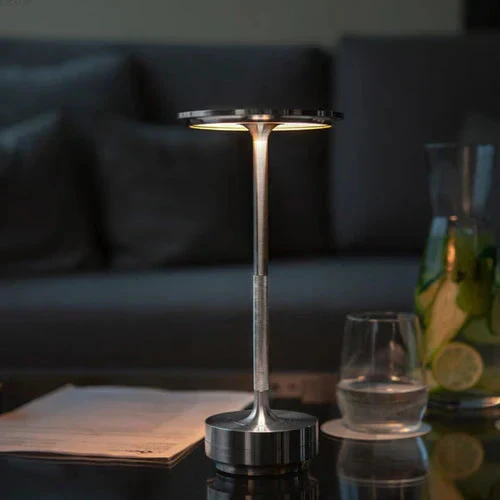 Trådløs LED Bordlampe i Guld - Stilfuld og Justerbar Belysning