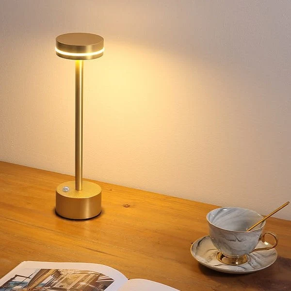 Elegant LED Bordlampe i Guldaluminium med Touchkontrol