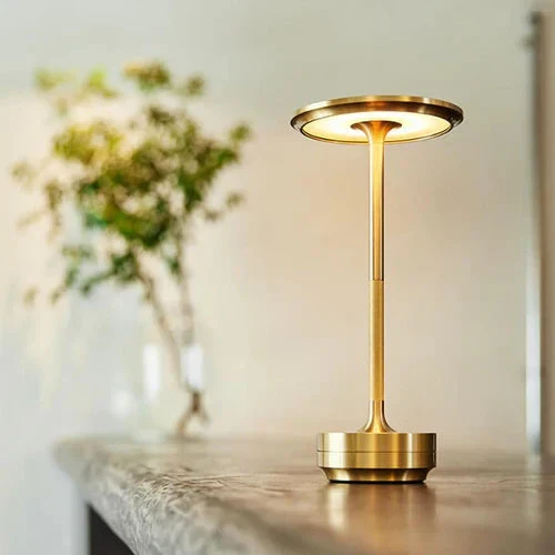 Trådløs LED Bordlampe i Guld med Justerbar Lysstyrke