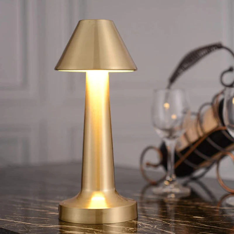 Moderne LED Bordlampe med Justerbar Belysning og Stilrent Design