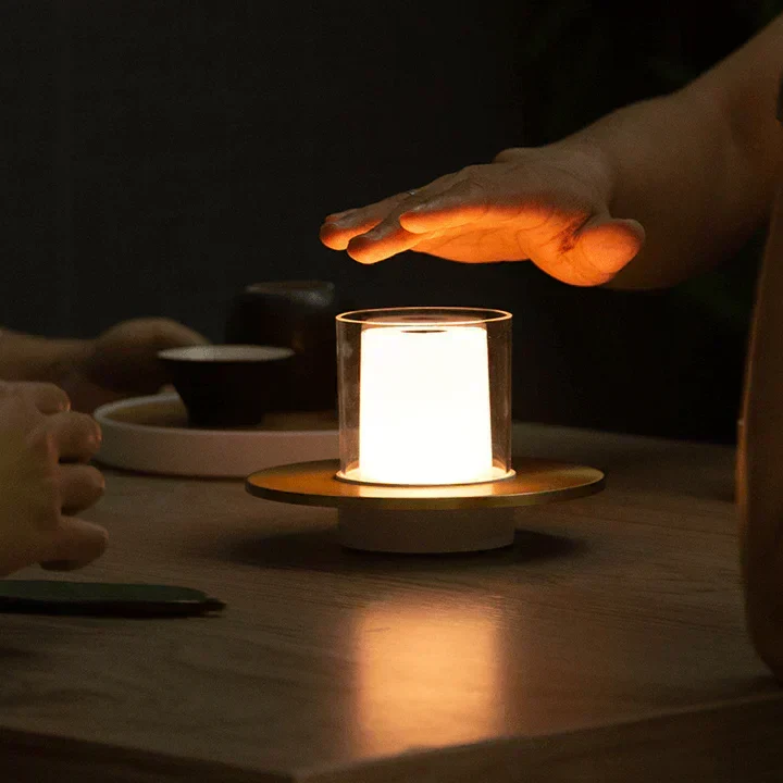 Sikker LED Bordlampe med Ægte Stearinlysglød