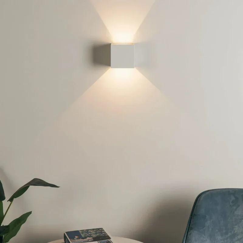 Justerbar LED Væglampe i Sort Aluminium til Indendørs & Udendørs
