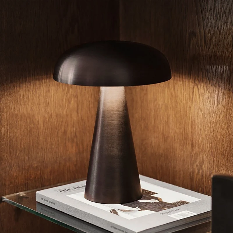 Stilfuld LED Natbordslampe med Justerbar Lysstyrke