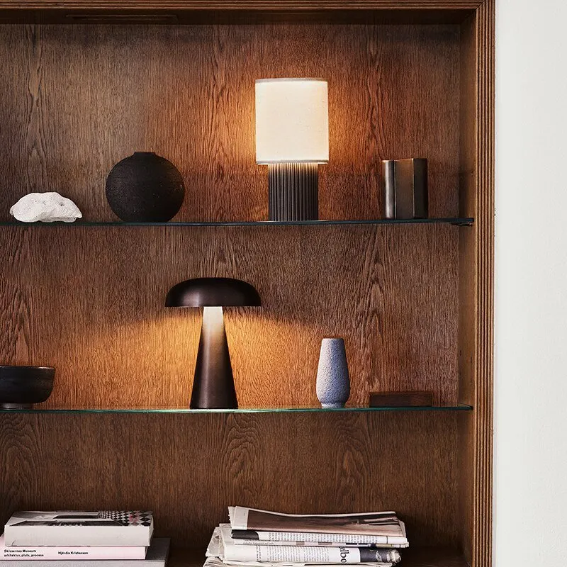 Stilfuld LED Natbordslampe med Justerbar Lysstyrke