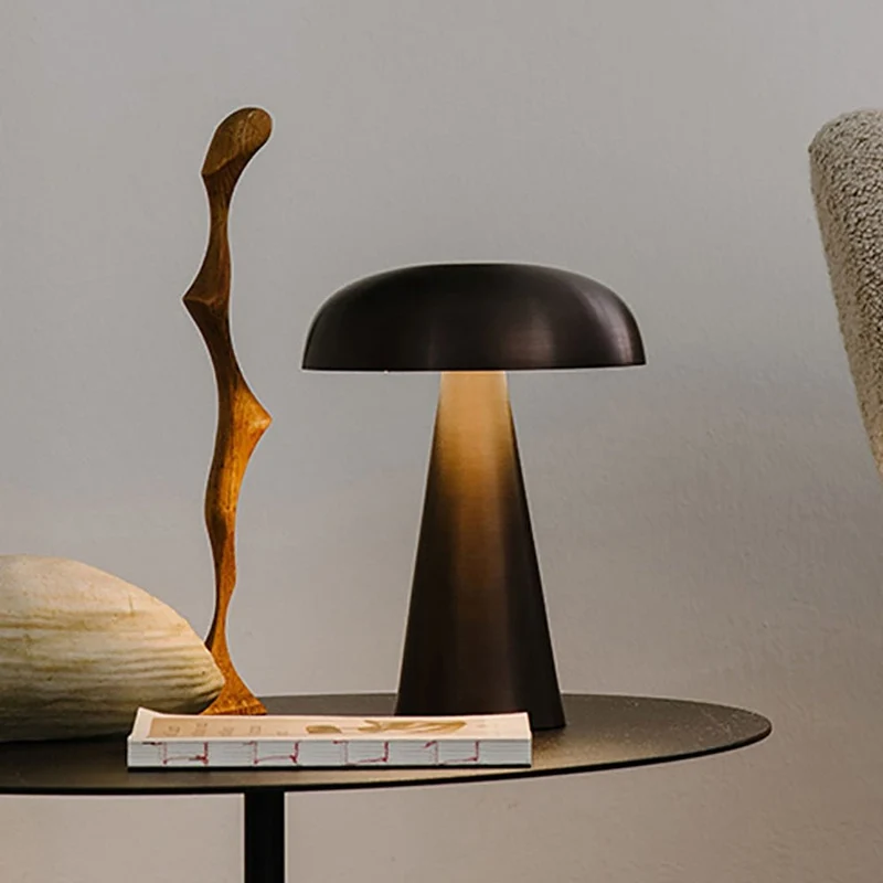 Stilfuld LED Natbordslampe med Justerbar Lysstyrke